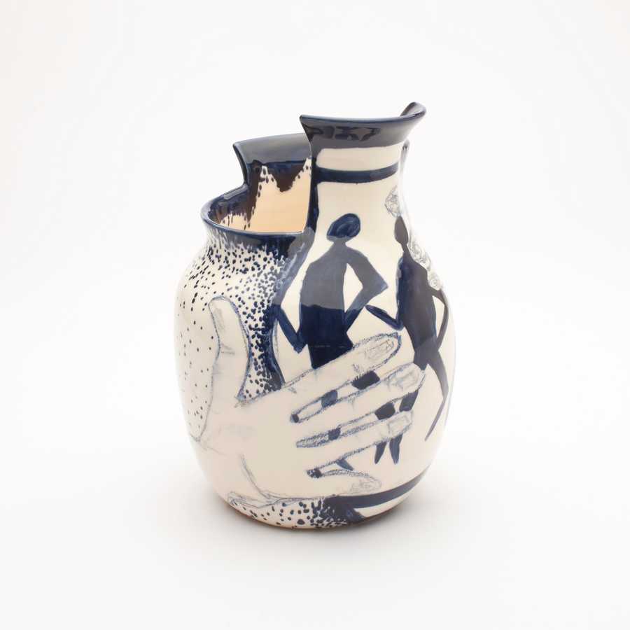 functional/sculpturalware/001-held/01 - image - 1